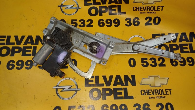 1991-1996 Opel Vectra A Sağ Çıkma Cam Krikosu