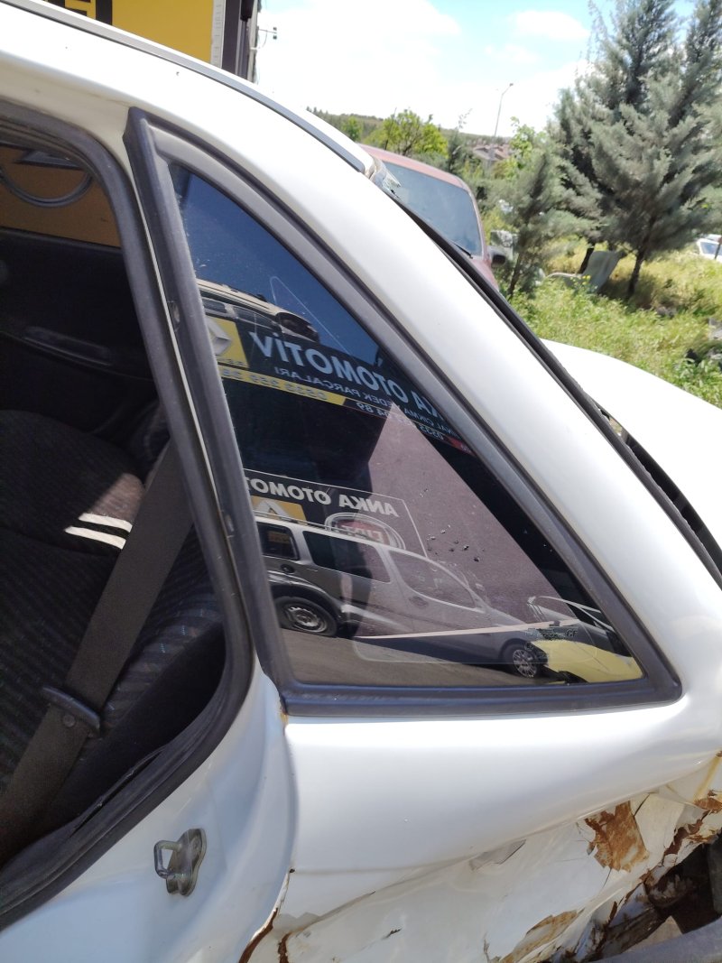 1991 - 2001 Opel Astra F Çıkma Kelebek Camı Çorum