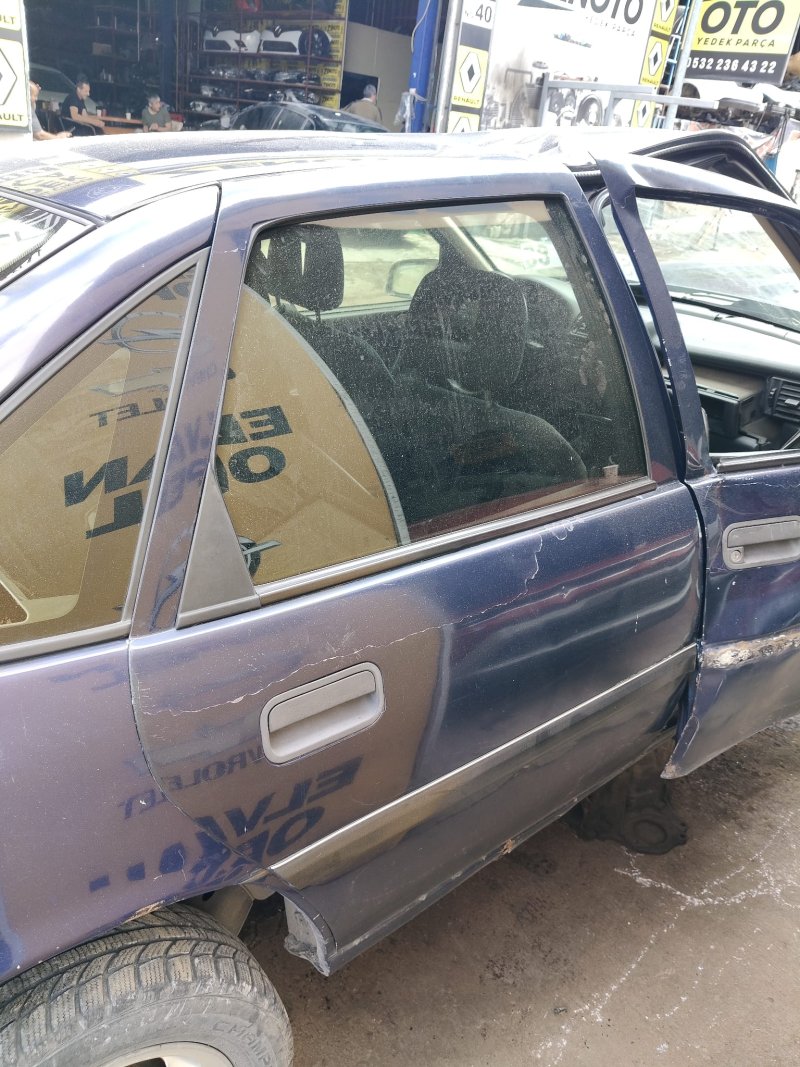 1991 - 1995 Opel Vectra A Çıkma Sağ Arka Kapı