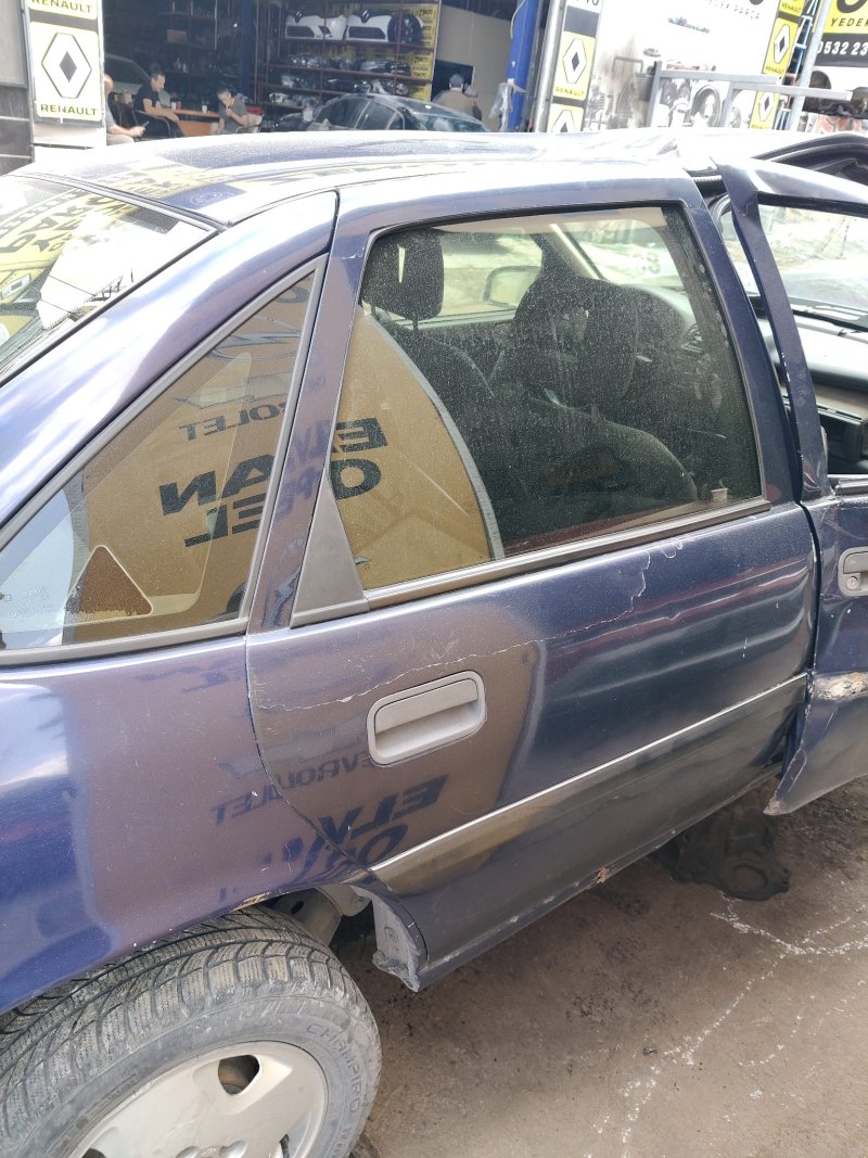 1991 - 1995 Opel Vectra A Çıkma Sağ Arka Kapı