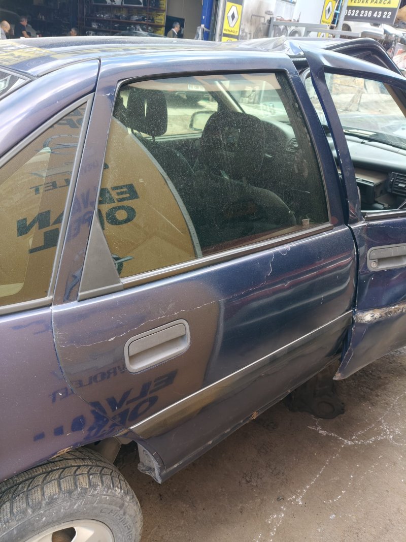 1991 - 1995 Opel Vectra A Çıkma Sağ Arka Kapı Samsun