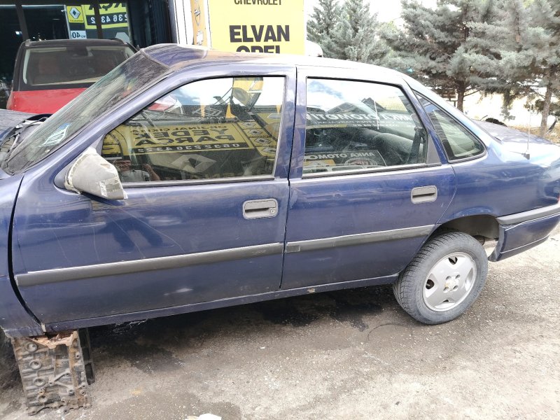 1991 - 1995 Opel Vectra A Çıkma Sol Ön Kapı
