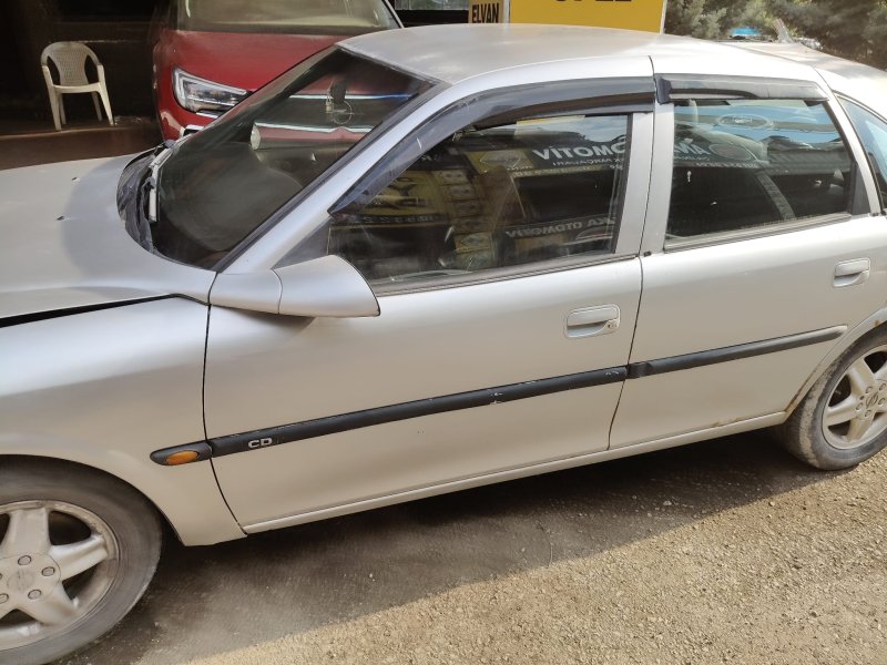 1996 -2001 Opel Vectra B Çıkma Sol Ön Kapı - GM
