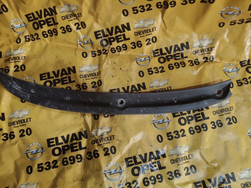 1991 - 2001 Opel Astra F Çıkma Silecek Alt Plastiği